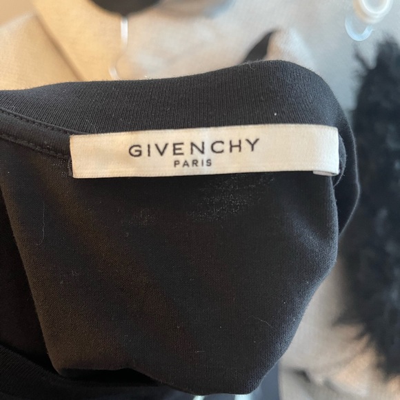 Men’s Givenchy T shirt - Picture 3 of 4